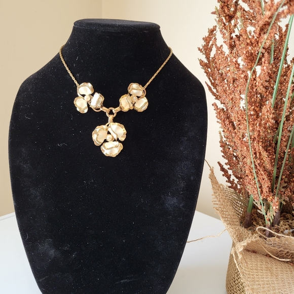 Vintage Brass Tone Floral Necklace with Creme Enameling and Faux Pearls - Picture 13 of 16